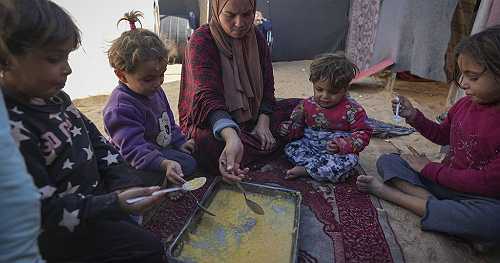 Prices soar as people in Gaza face severe food shortages | Africanews